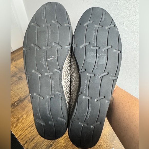 Thierry Rabotin Silver Patterned Peep Toe Flats - Picture 11 of 11